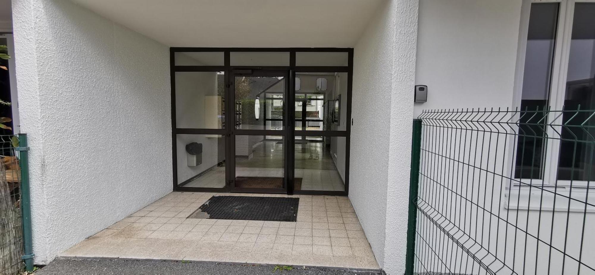 Le Patio Tram Paridis Apartment Nantes Bagian luar foto